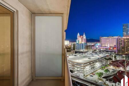 Mgm Signature-15-717 F1 Track & Strip View Balcony Las Vegas Exterior foto