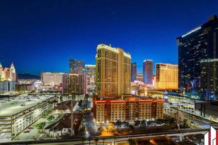 Mgm Signature-15-717 F1 Track & Strip View Balcony Las Vegas Exterior foto