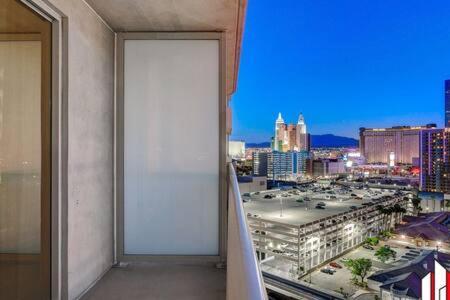 Mgm Signature-15-717 F1 Track & Strip View Balcony Las Vegas Exterior foto