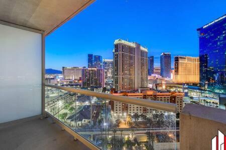 Mgm Signature-15-717 F1 Track & Strip View Balcony Las Vegas Exterior foto