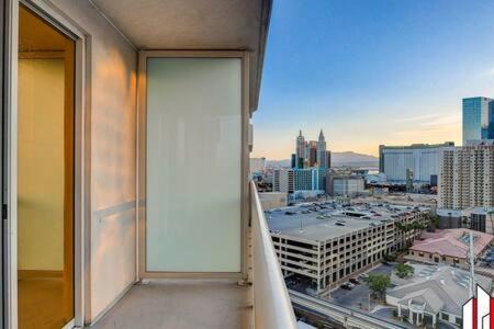 Mgm Signature-15-717 F1 Track & Strip View Balcony Las Vegas Exterior foto